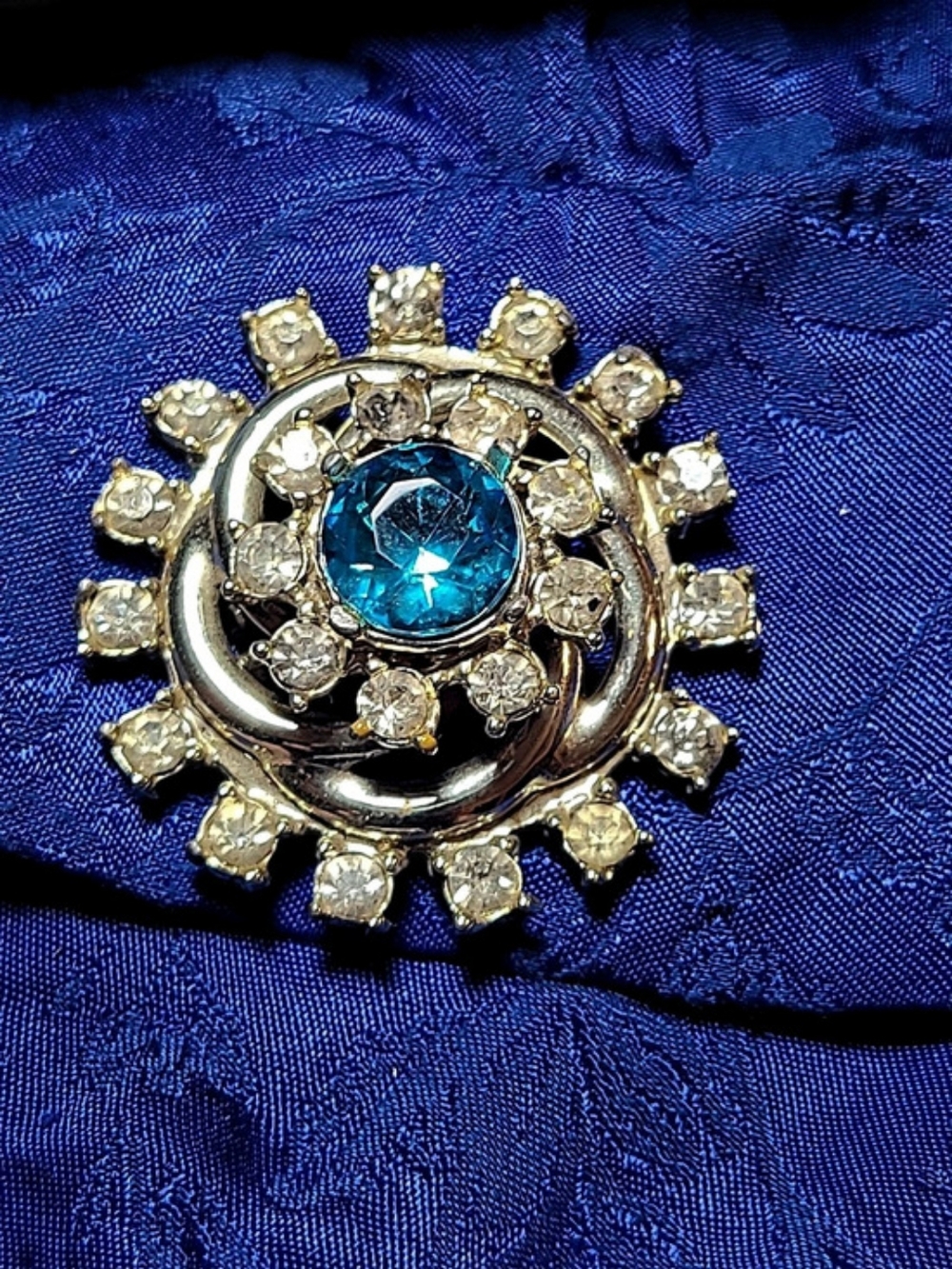 Blue Rhinestone Sunburst Brooch - Picture 5 of 17